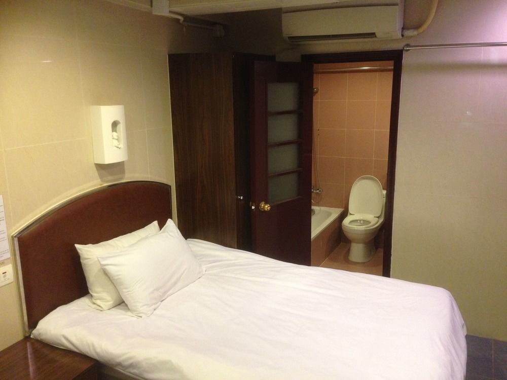 Kowloon Youth Village Tsim Sha Tsui 九龙青年公寓 Hong Kong Extérieur photo